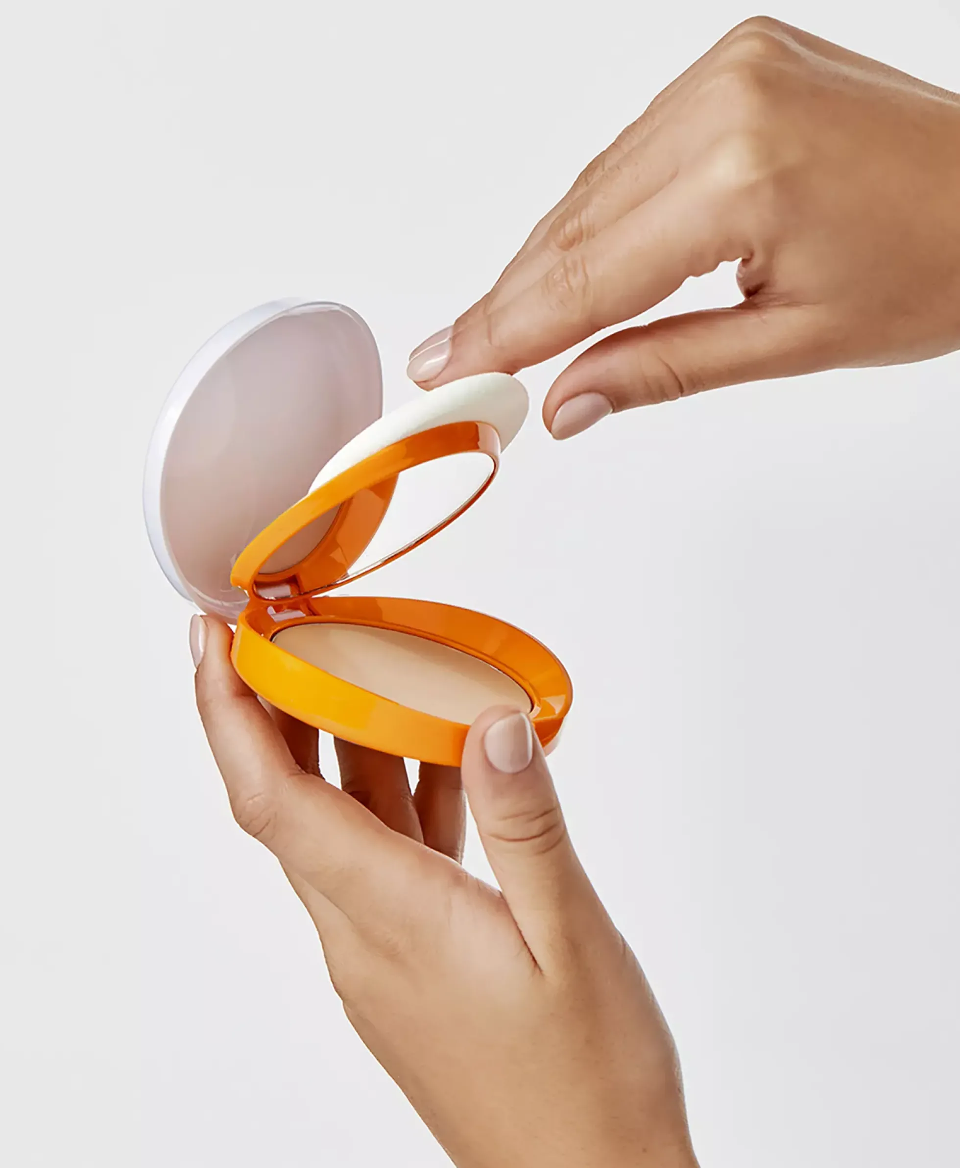 HELIOCARE Oil-Free Compact Pearl SPF 50+