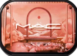 MAC Cosmetics Connect In Colour Eye Shadow Palette Embedded In Burgundy 6,3 g