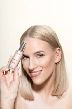Uoga Uoga Illuminating Face Primer Comet Tail 30 ml